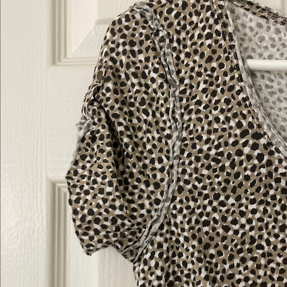 $2! 5 for $10 🔥H&M Animal Leopard Print Scoop Neck Short Sleeve Sz M - Picture 6 of 9